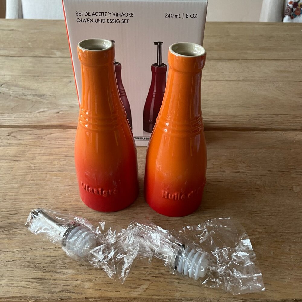 NEW Le Creuset Stoneware Classic 8 oz Oil & Vinegar Set Flame Orange - Picture 3 of 12